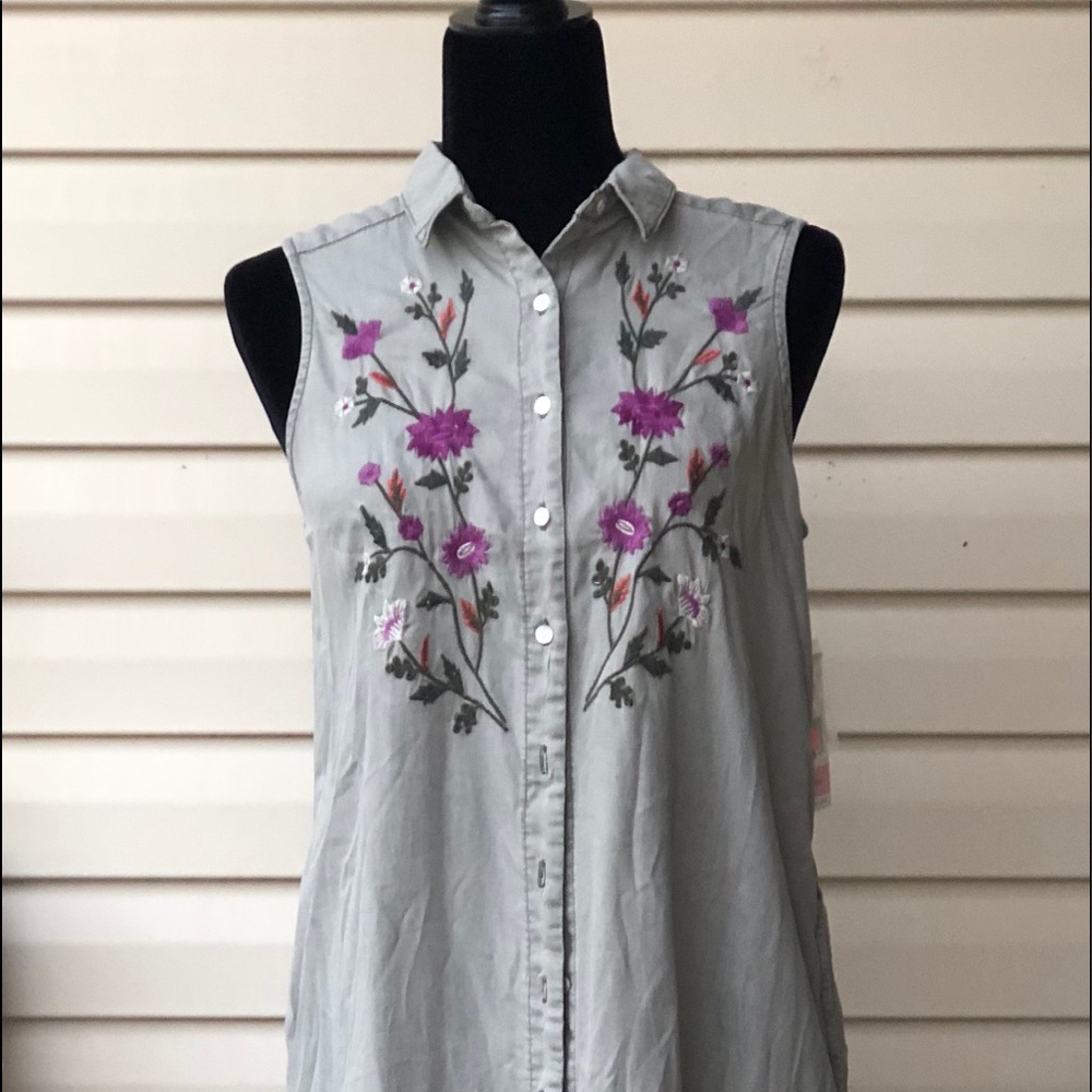 Sleeveless midi dress with embroidery detail